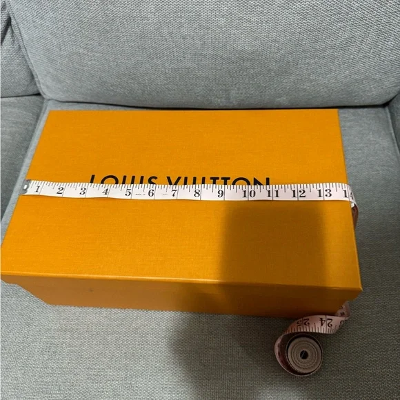 Louis Vuitton Vibrant Orange Sneaker Box - Picture 6 of 7